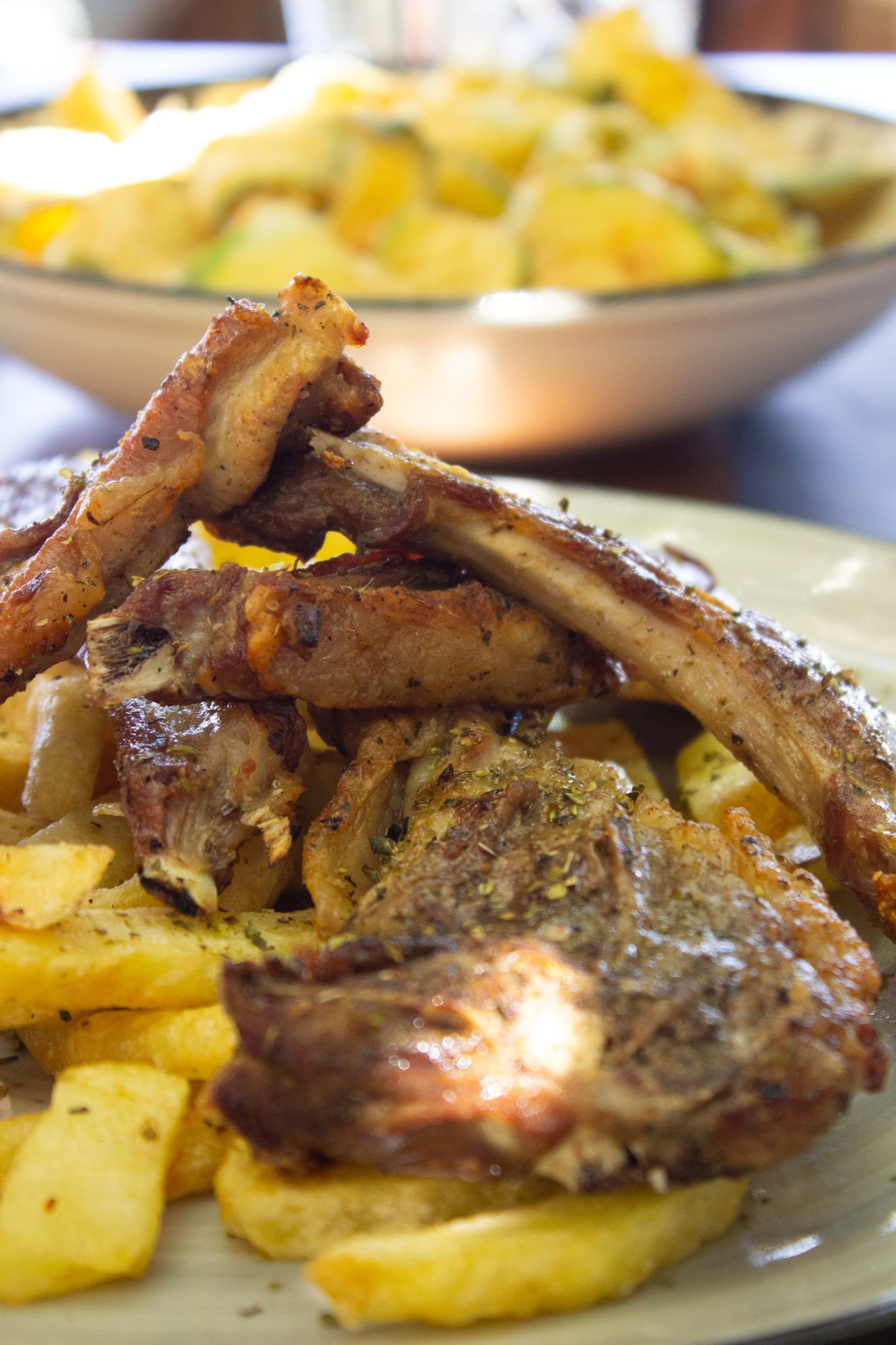 Grilled lamb chops with lemon potatoes